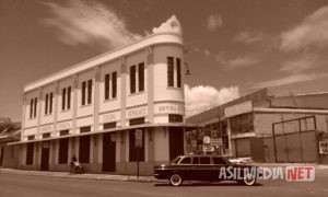 la-Botica-Solera.-BARRIO-MEXICO-COSTA-RICA-MERCEDES-300D-LIMOUSINE-TOURS.jpg