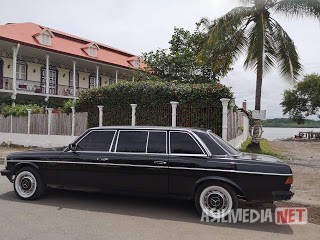 La Casa Fait, de Puntarenas. COSTA RICA MERCEDES LIMOUSINE TRANSPORTATION W123 LANG