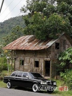 WOOD-HOUSE.-CARTAGO-COSTA-RICA-MERCEDES-LIMOUSINE-RIDES.jpg