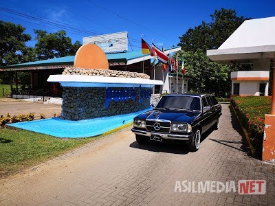 Hotel--Club-Punta-Leona-Jaco.-300D-MERCEDES-W123-LIMOUSINE-TRANSPORTATION.jpg