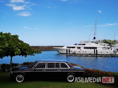 MERCEDES-300D-AND-COSTA-RICAN-YACHT.-LOS-SUENOS-MARINA.jpg