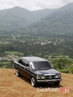 Orosi-in-the-Cartago-Province-.-Costa-Rica-MERCEDES-300D-LIMOUSINE.jpg