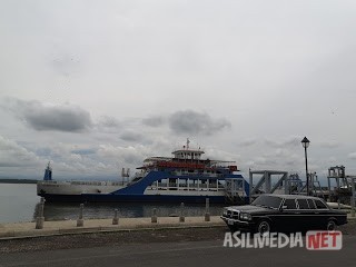 Puntarenas-Ferry.-COSTA-RICA-LIMO-SERVICE-W123-LANG-LWB-300D.jpg