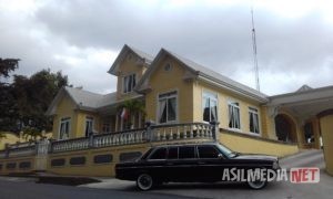 YELLOW-MANSION-Restaurante-Casa-Grande-Heredia-AND-A-LIMOUSINE.-COSTA-RICA-MERCEDES-TOURS.-300x180.jpg