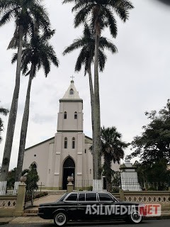 iglesia-catolica-atenas-costa-rica.-MERECEDES-LIMOUSINE-SERVICE-LWB-W123-LANG.jpg