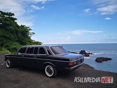 MERCEDES-AT-THE-BEACH-COSTA-RICA.-LIMOUSINE-TOURS.jpg