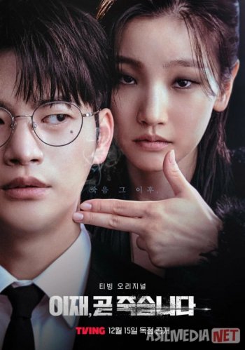 Qizlar tomosha qilayotganda yigit jilmayib qoyadi. Rus tilida porno, spermani mushuk va yalash