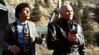 Qamalda 2: Zulmat hududi / Qamal ostida 2 Uzbek tilida 1995 O'zbekcha tarjima film Full HD skachat skrinshot 1