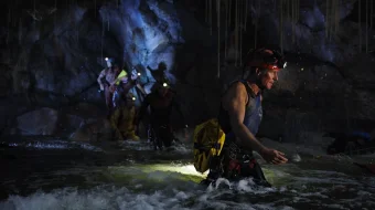 Sanktum Uzbek tilida 2010 O'zbekcha tarjima film Full HD skachat skrinshot 4