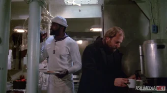 Suzuvchi Mayoq / Kema Chirog'i 1985 HD Uzbek tilida Tarjima kino Skachat skrinshot 2