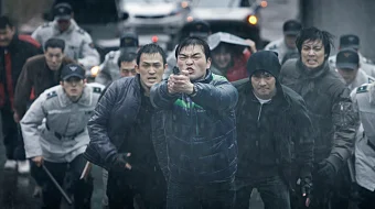 Hech qayerdan kelgan odam / Noma'lum odam Uzbek tilida 2010 O'zbekcha tarjima kino Full HD skrinshot 2