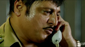 Ikki qiyofa: Politsiyachi va bandit / Ikkitasi birda: Qonuniy inspektor Hind kino 2013 Uzbek tilida O'zbekcha tarjima kino Full HD tas-ix skachat skrinshot 4