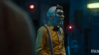 Sizning boshlovchingiz Premyera 2025 Uzbek tilida O'zbekcha tarjima kino Full HD tas-ix skachat skrinshot 1