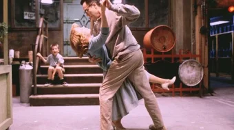 Odamlar orasida Uzbek tilida 1998 O'zbekcha tarjima film Full HD skachat skrinshot 2