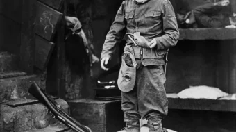 Oddiy askar Charli Chaplin Uzbek tilida 1918 O'zbekcha tarjima film Full HD skachat skrinshot 1