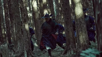 Zombilar qirolligi: Ashin hikoyasi ujas kino Janubiy Koreya filmi Uzbek tilida 2021 O'zbekcha tarjima kino HD skrinshot 3