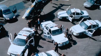 Tutqich Bermaslar Uzbek tilida 2002 O'zbekcha tarjima kino HD skrinshot 2