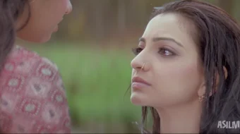 1920: Jodulangan xotin Hind kino 2008 Uzbek tilida Mulk 1 / Qo‘rg‘on 1 / Hovli-joy 1 / Saroy 1 O'zbekcha tarjima kino Full HD tas-ix skachat skrinshot 3