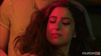 Qotillik muborak / Tabriklayman qotillik / Yolg'onlar Uyasi Hind kino 2024 Uzbek tilida O'zbekcha tarjima kino Full HD tas-ix skachat skrinshot 3