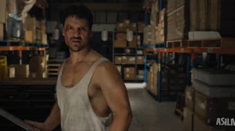 Soyadagi dushman / Yashirin yov 2025 Uzbek tilida O'zbekcha tarjima kino Full HD tas-ix skachat skrinshot 2