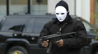 Adolat himoyasi / Xiyonat uchun Uzbek tilida 2011 kino HD skrinshot 4