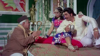 Nikoh Tumori (1979) / Oilaviy baxt / Erini tirik qoldirgan ayol Hind kinosi Uzbek tilida O'zbekcha tarjima kino HD skrinshot 2