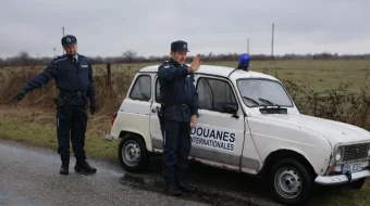 Bojxona ruxsat etadi / Bojxona, Tamojni tasdiqlaydi Fransiya filmi Uzbek tilida 2010 HD O'zbek tarjima skrinshot 2