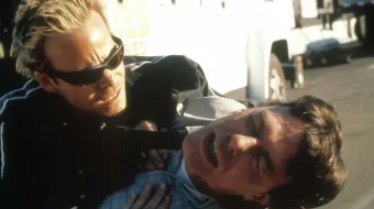 Tutqich Bermaslar Uzbek tilida 2002 O'zbekcha tarjima kino HD skrinshot 1