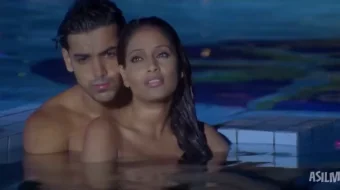 Xohish va istaklarning qorong'u tomoni 1 / Ayol makri / Jism 1 Hind kino 2003 Uzbek tilida O'zbekcha tarjima kino Full HD tas-ix skachat skrinshot 3