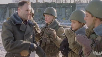 Terrorchilar zaharlagan qiz / Laki: Sevgi vaqti emas 2005 Hind kino Uzbek tilida O'zbekcha tarjima kino Full HD tas-ix skachat skrinshot 1