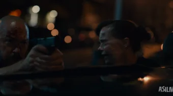 Qaltis xato / Qurollar yuqoriga Premyera 2025 Uzbek tilida O'zbekcha tarjima kino Full HD tas-ix skachat skrinshot 2