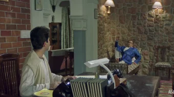 Yolg'onchi kuyov / Qarg'adek qichqirma! Hind kino 1998 Uzbek tilida O'zbekcha tarjima kino Full HD tas-ix skachat skrinshot 1