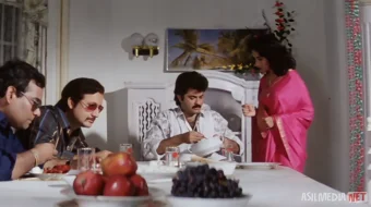 Ichkuyov / Sevimli kuyov / Kuyov shahzoda / Jamai Raja Hind kino 1990 Uzbek tilida O'zbekcha tarjima kino Full HD tas-ix skachat skrinshot 1