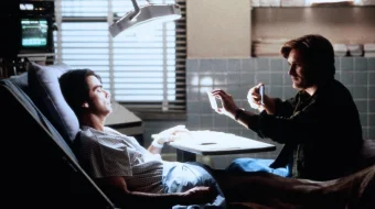 Sen uxlayotganingda Uzbek tilida 1995 kino skrinshot 3