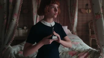 Qirolichaning yurushi / gambiti Netflix seriali Barcha qismlar O'zbek tilida 2020 Uzbekcha tarjima skrinshot 1