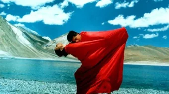 Bir ko'rishda muhabbat Hind kinosi Uzbek tilida 1998 O'zbekcha tarjima kino HD skrinshot 1