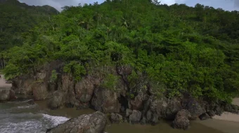 Xavfli suvlar: Yengilmas qiz Uzbek tilida 2023 O'zbekcha tarjima kino HD skrinshot 2