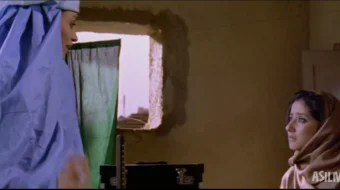 Tolibondan qochish / Aldangan ayol 4 Hind kino 2003 Uzbek tilida O'zbekcha tarjima kino Full HD tas-ix skachat skrinshot 3