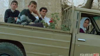 Zaytunzor oralab / Zaytun mevazori bo'ylab Eron filmi 1994 Uzbek tilida O'zbekcha tarjima kino Full HD tas-ix skachat skrinshot 2