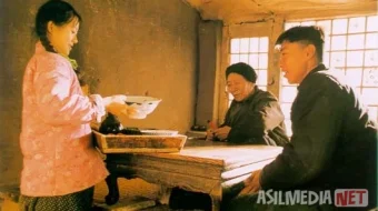 Uyga uzoq yo'l Xitoy filmi Uzbek tilida O'zbekcha 1999 tarjima kino Full HD tas-ix skachat skrinshot 3