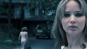 Xilvatdagi uy / Ko'chaning oxiridagi uy Uzbek tilida 2011 O'zbekcha tarjima film Full HD skachat skrinshot 1