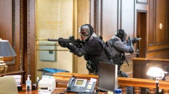 Talonchilik / Bosqinchilar Uzbek tilida 2016 O'zbekcha tarjima kino HD skrinshot 2