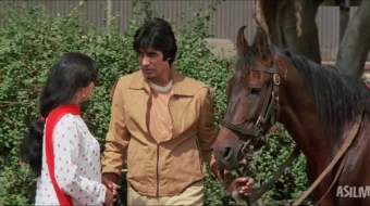 Qasoskor o'g'il / Xudolarning jazosi / Nastik Hind retro filmi 1983 Uzbek tilida O'zbekcha tarjima kino Full HD tas-ix skachat skrinshot 3