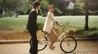 Sevishganlar kutubxonasi / Singan qalblar kutubxonasi 2008 Uzbek tilida O'zbekcha tarjima kino Full HD tas-ix skachat skrinshot 4