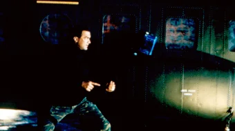 Qamalda 1 / Qamal ostida 1 Uzbek tilida 1992 O'zbekcha tarjima film Full HD skachat skrinshot 3