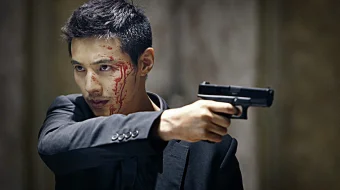 Hech qayerdan kelgan odam / Noma'lum odam Uzbek tilida 2010 O'zbekcha tarjima kino Full HD skrinshot 4