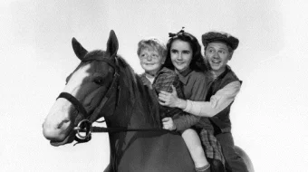 Uchqur ot Uzbek tilida 1944 AQSH retro filmi O'zbekcha tarjima kino HD skrinshot 1