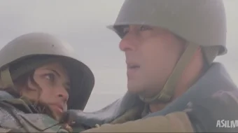 Terrorchilar zaharlagan qiz / Laki: Sevgi vaqti emas 2005 Hind kino Uzbek tilida O'zbekcha tarjima kino Full HD tas-ix skachat skrinshot 3