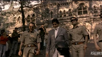 Lokandvaladagi otishma / Oilalarga tegmang Hind kino 2007 Uzbek tilida O'zbekcha tarjima kino Full HD tas-ix skachat skrinshot 1