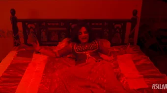 1920: Jodulangan er / 1920 London / Jodulangan xotin 3 Hind kino 2016 Uzbek tilida O'zbekcha tarjima kino Full HD tas-ix skachat skrinshot 1